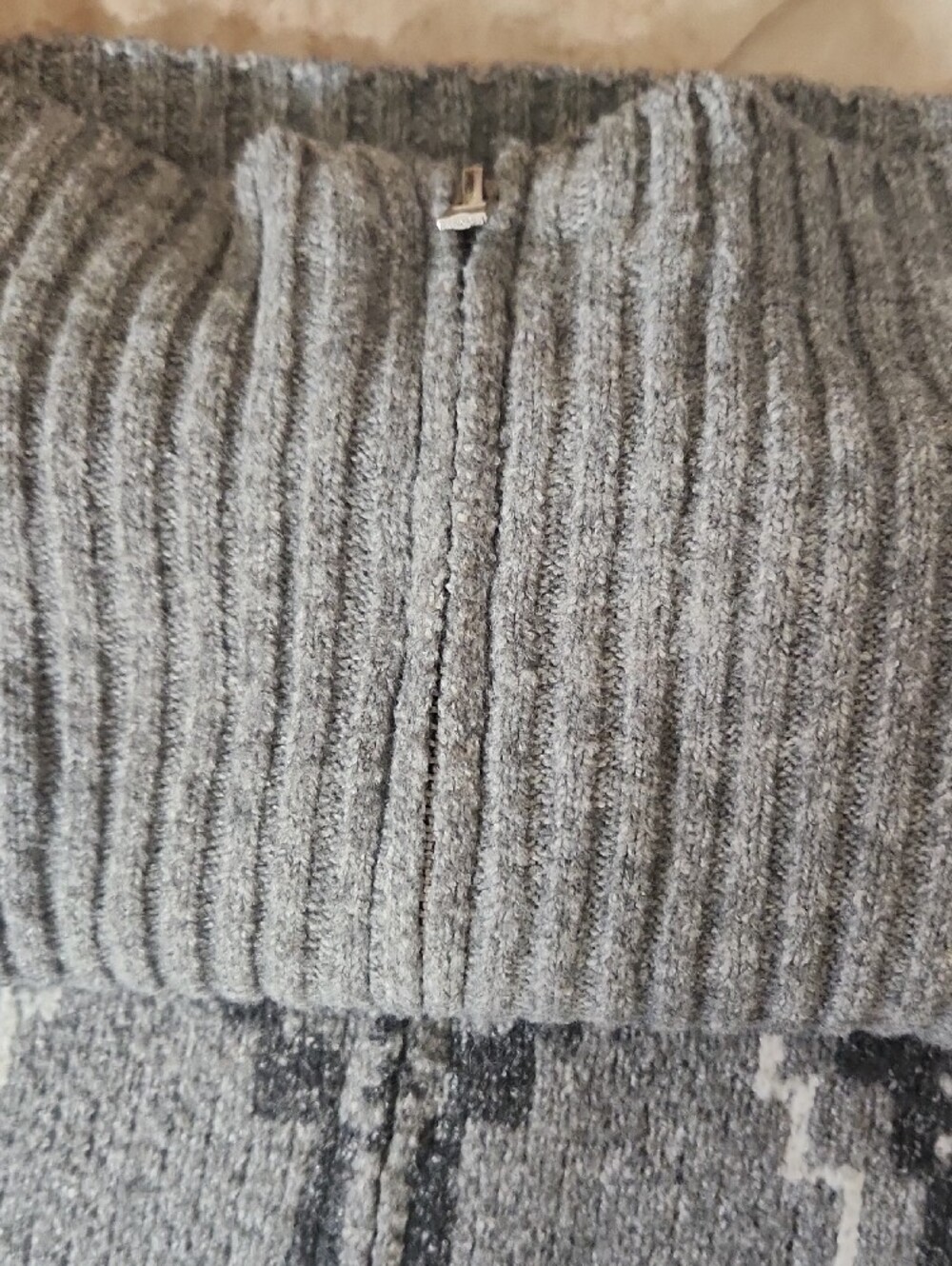 Pink Republic Gray & White Patterned Half-Zip Turtleneck Sweater - Picture 3 of 8